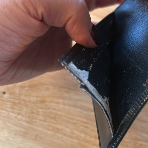 Louis Vuitton EPI SNAP WALLET - Picture 12 of 14